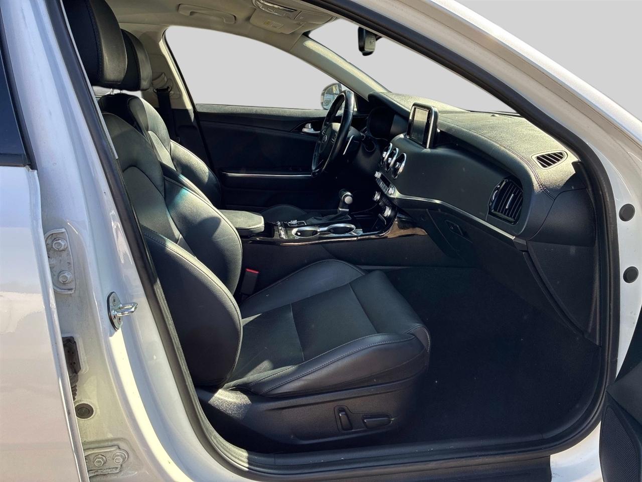 Kia Stinger Base AWD 2019