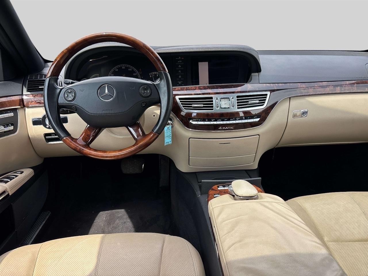 Mercedes-Benz S-Class 4dr Sdn 5.5L V8 4MATIC 2009