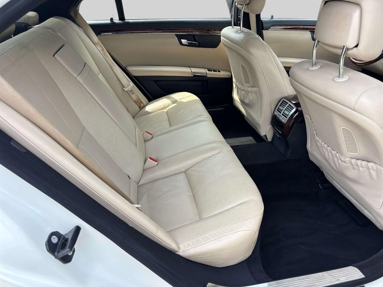 Mercedes-Benz S-Class 4dr Sdn 5.5L V8 4MATIC 2009