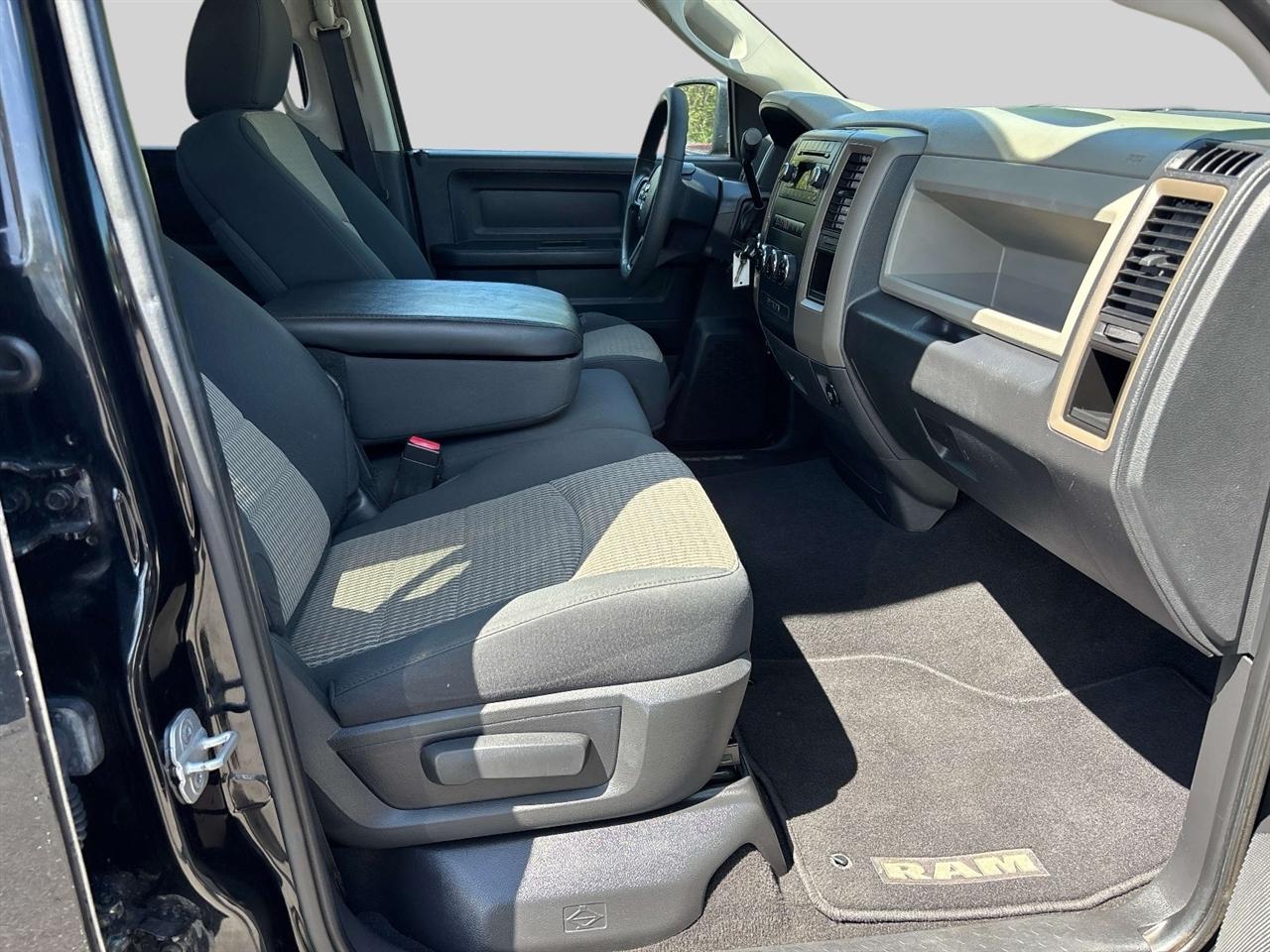 RAM 1500 4WD Quad Cab 140.5" Express 2012