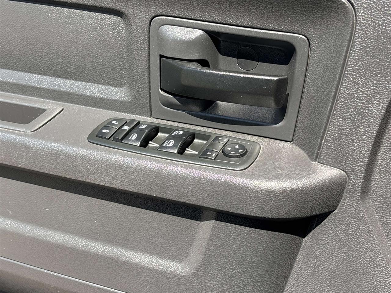 RAM 1500 4WD Quad Cab 140.5" Express 2012