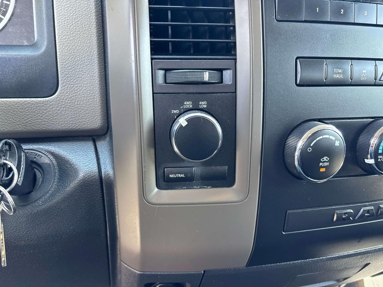 RAM 1500 4WD Quad Cab 140.5" Express 2012