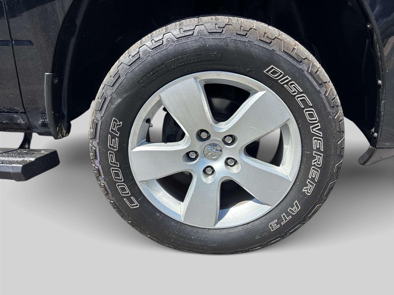 RAM 1500 4WD Quad Cab 140.5" Express 2012