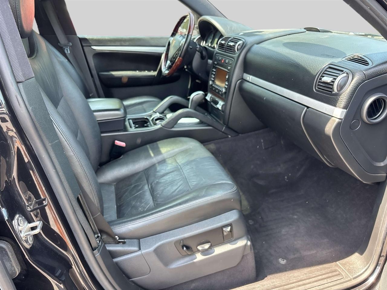 Porsche Cayenne AWD 4dr Tiptronic 2010