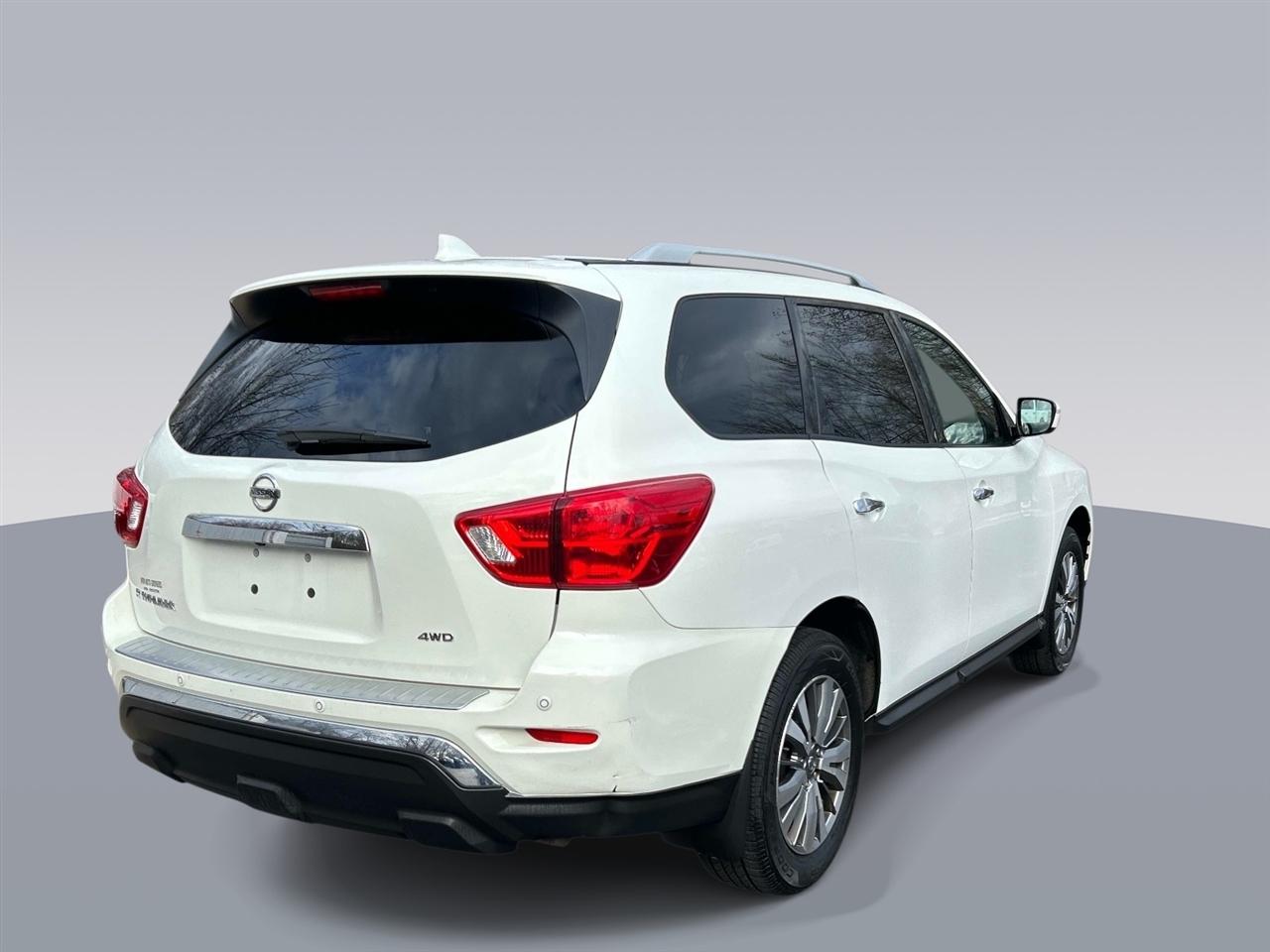 Nissan Pathfinder  2020