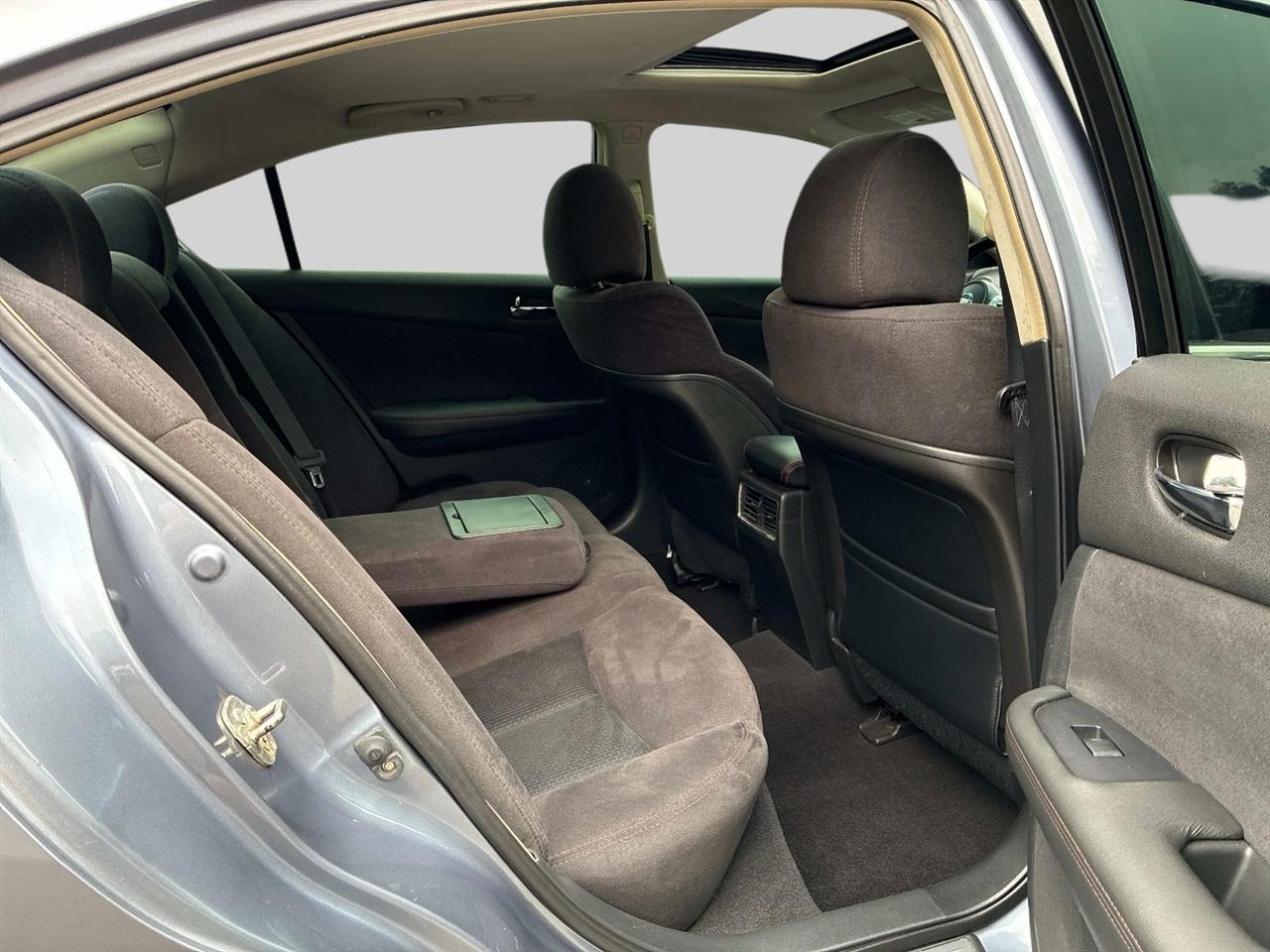 Nissan Maxima 4dr Sdn V6 CVT 3.5 S 2011