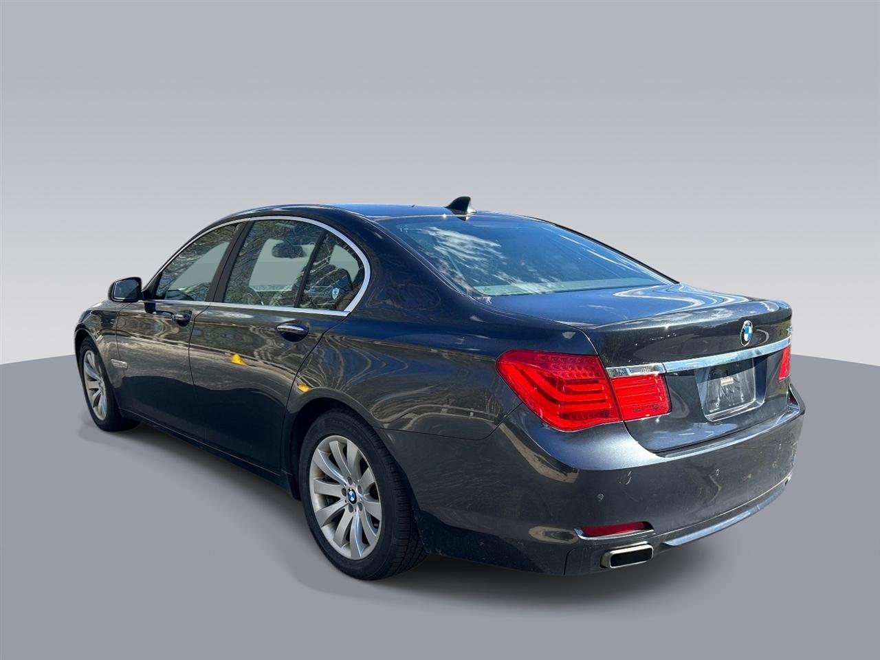 BMW 7-Series  2011