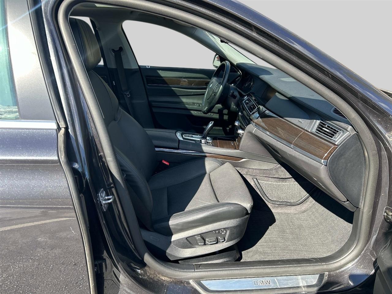 BMW 7-Series  2011