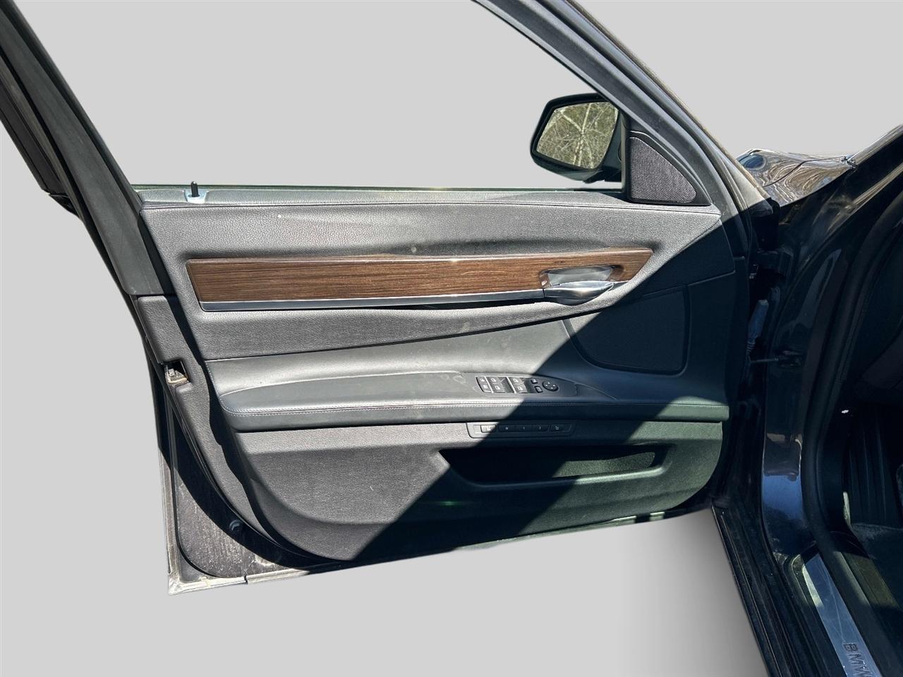 BMW 7-Series  2011