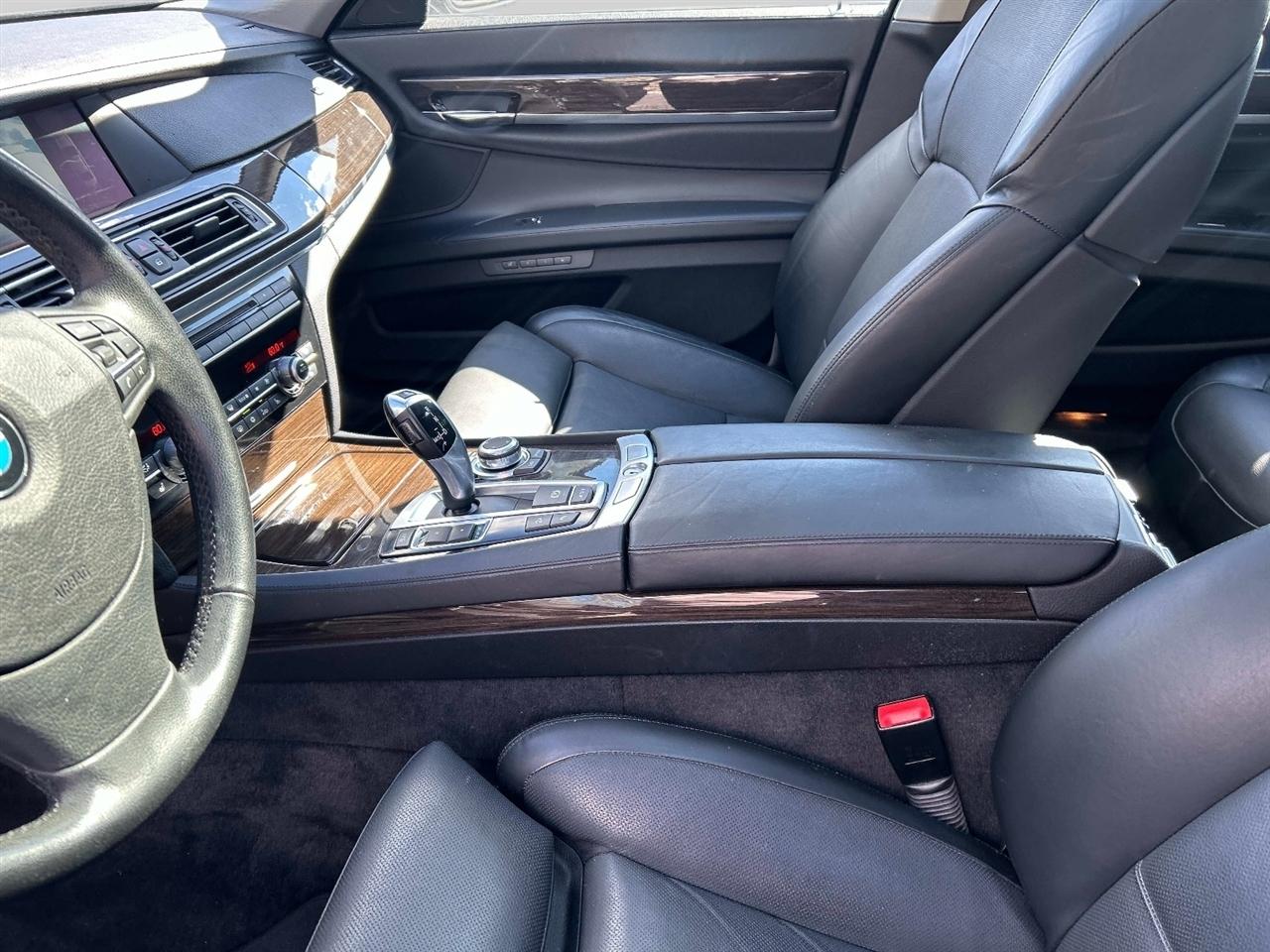 BMW 7-Series  2011