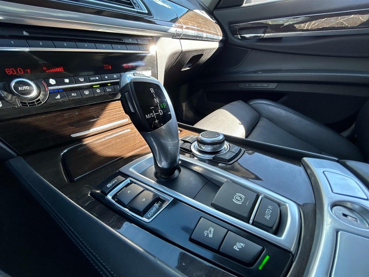 BMW 7-Series  2011