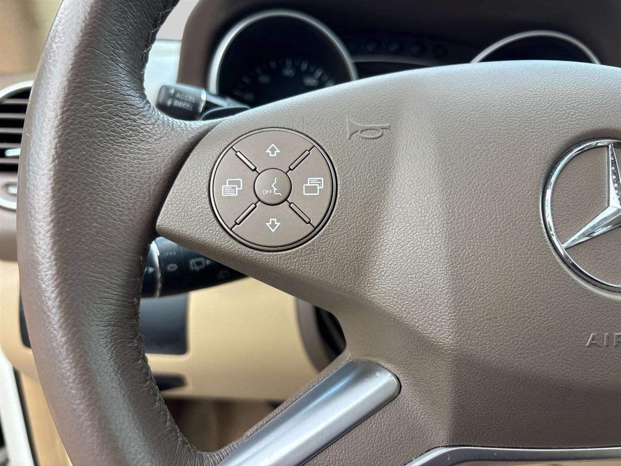 Mercedes-Benz M-Class 4MATIC 4dr 3.5L 2009