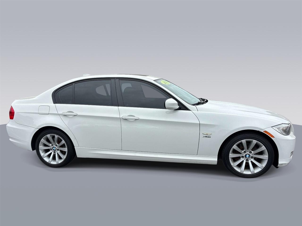 BMW 3-Series 4dr Sdn 328i xDrive AWD SULEV 2011