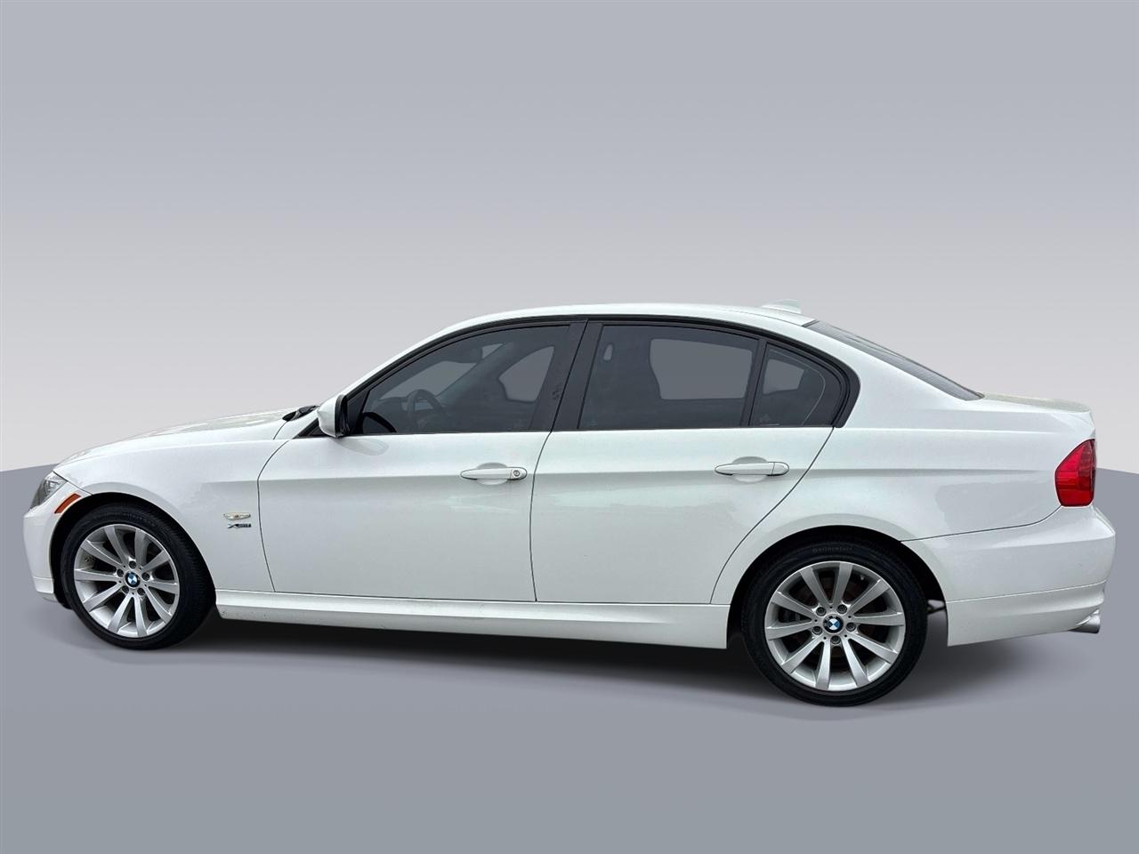 BMW 3-Series 4dr Sdn 328i xDrive AWD SULEV 2011