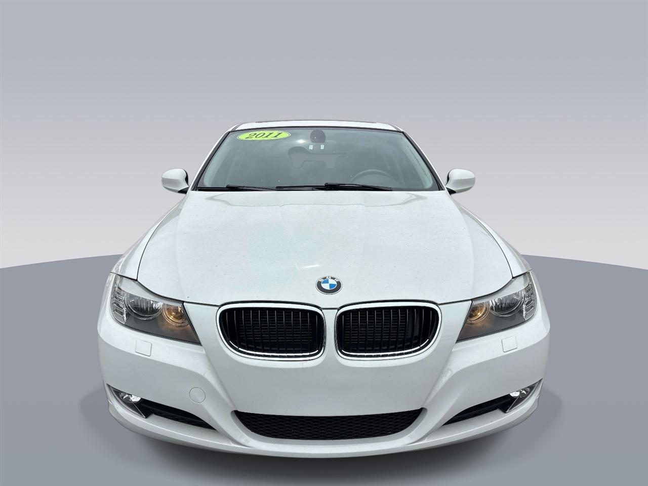BMW 3-Series 4dr Sdn 328i xDrive AWD SULEV 2011