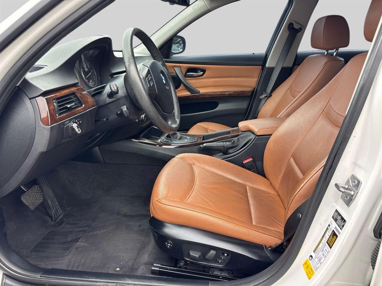 BMW 3-Series 4dr Sdn 328i xDrive AWD SULEV 2011