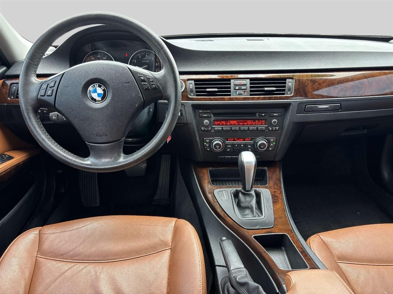 BMW 3-Series 4dr Sdn 328i xDrive AWD SULEV 2011