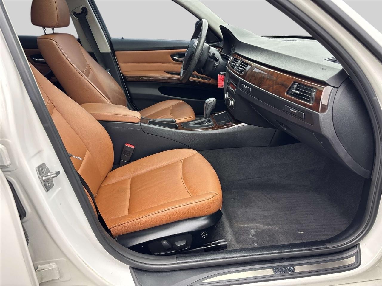 BMW 3-Series 4dr Sdn 328i xDrive AWD SULEV 2011
