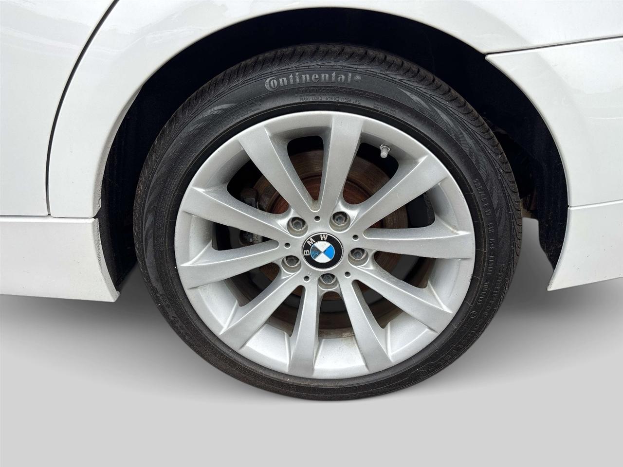 BMW 3-Series 4dr Sdn 328i xDrive AWD SULEV 2011