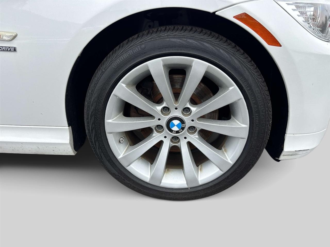 BMW 3-Series 4dr Sdn 328i xDrive AWD SULEV 2011