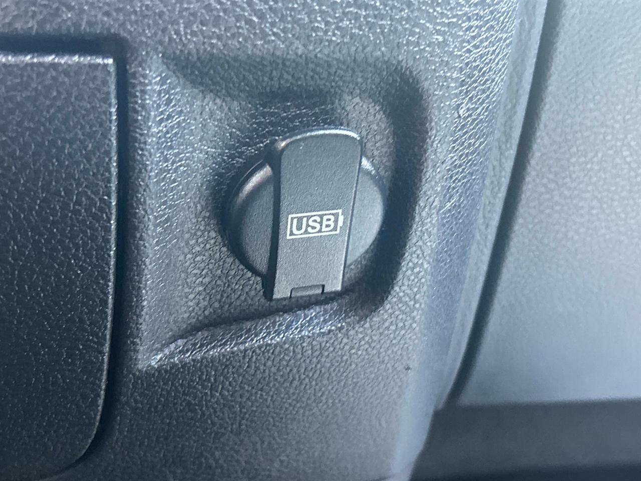 RAM 1500 4WD Quad Cab 140.5" Big Horn 2013
