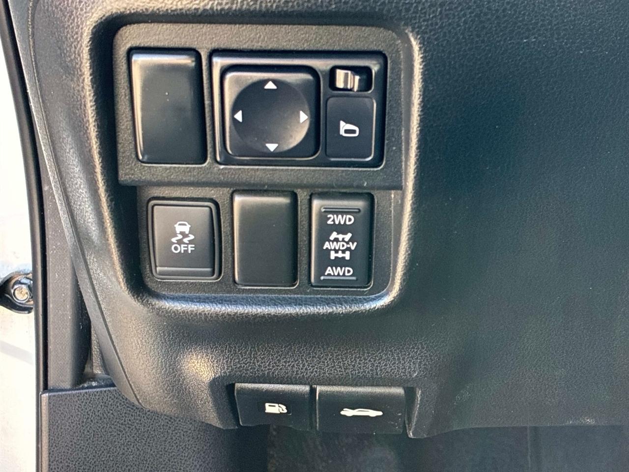 Nissan Juke 5dr Wgn CVT SV AWD 2014