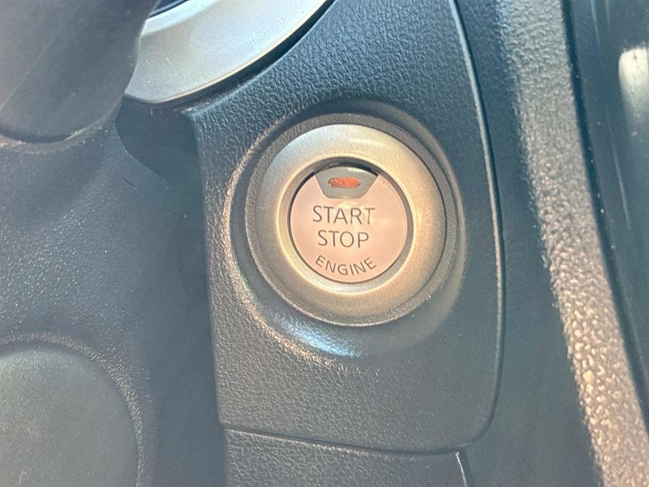 Nissan Juke 5dr Wgn CVT SV AWD 2014