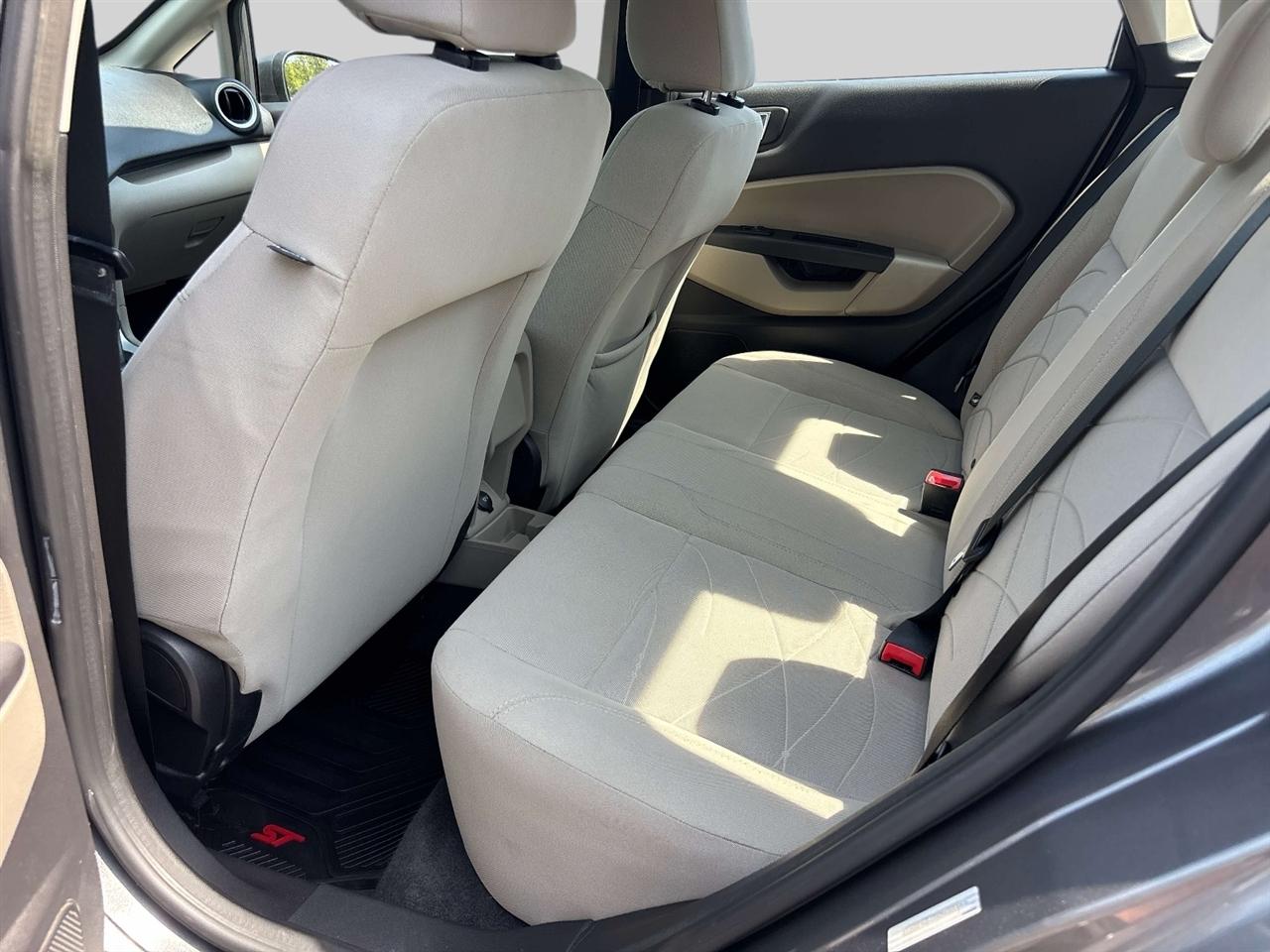 Ford Fiesta 4dr Sdn SE 2014