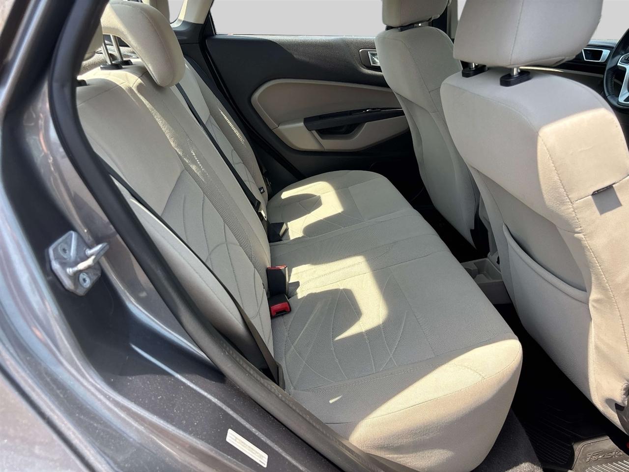 Ford Fiesta 4dr Sdn SE 2014