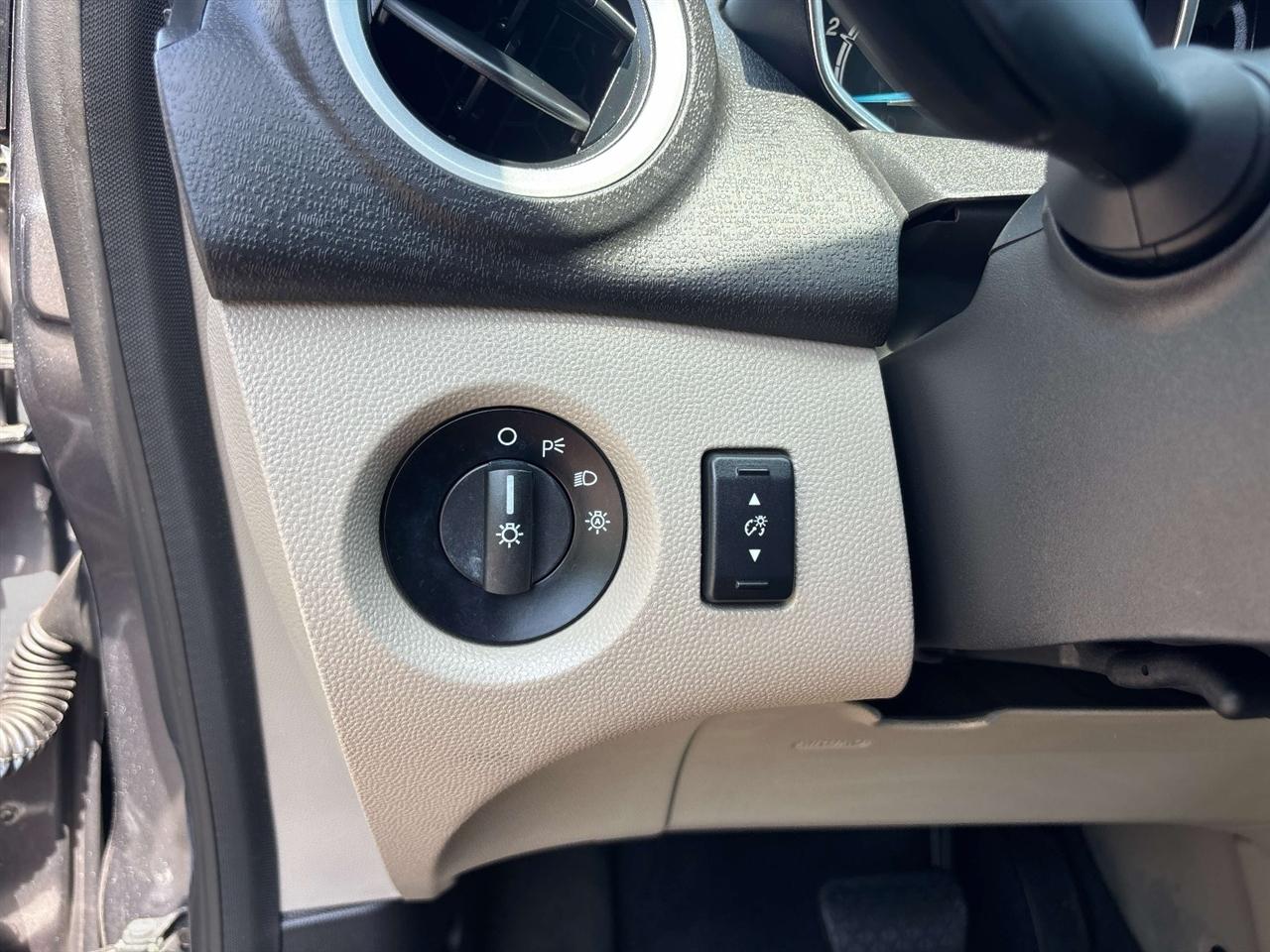 Ford Fiesta 4dr Sdn SE 2014