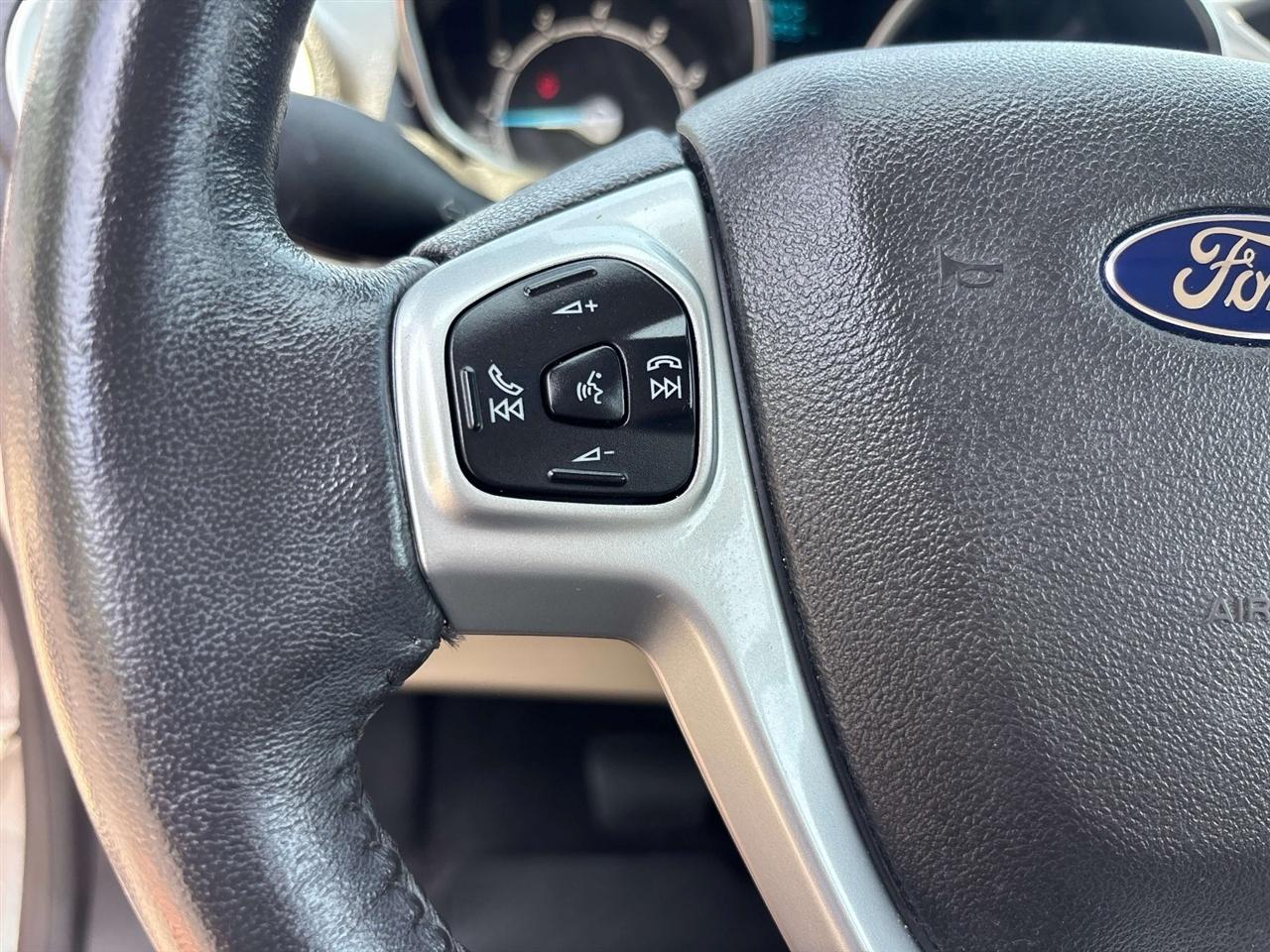Ford Fiesta 4dr Sdn SE 2014