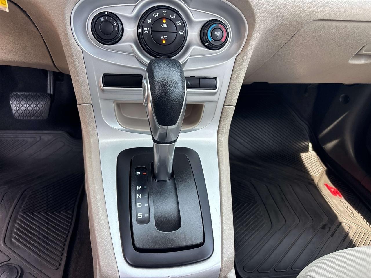 Ford Fiesta 4dr Sdn SE 2014