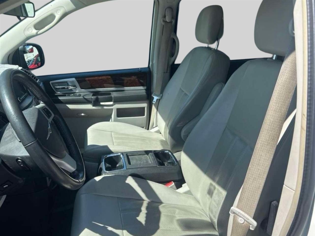 Chrysler Town & Country 4dr Wgn Touring Plus 2010