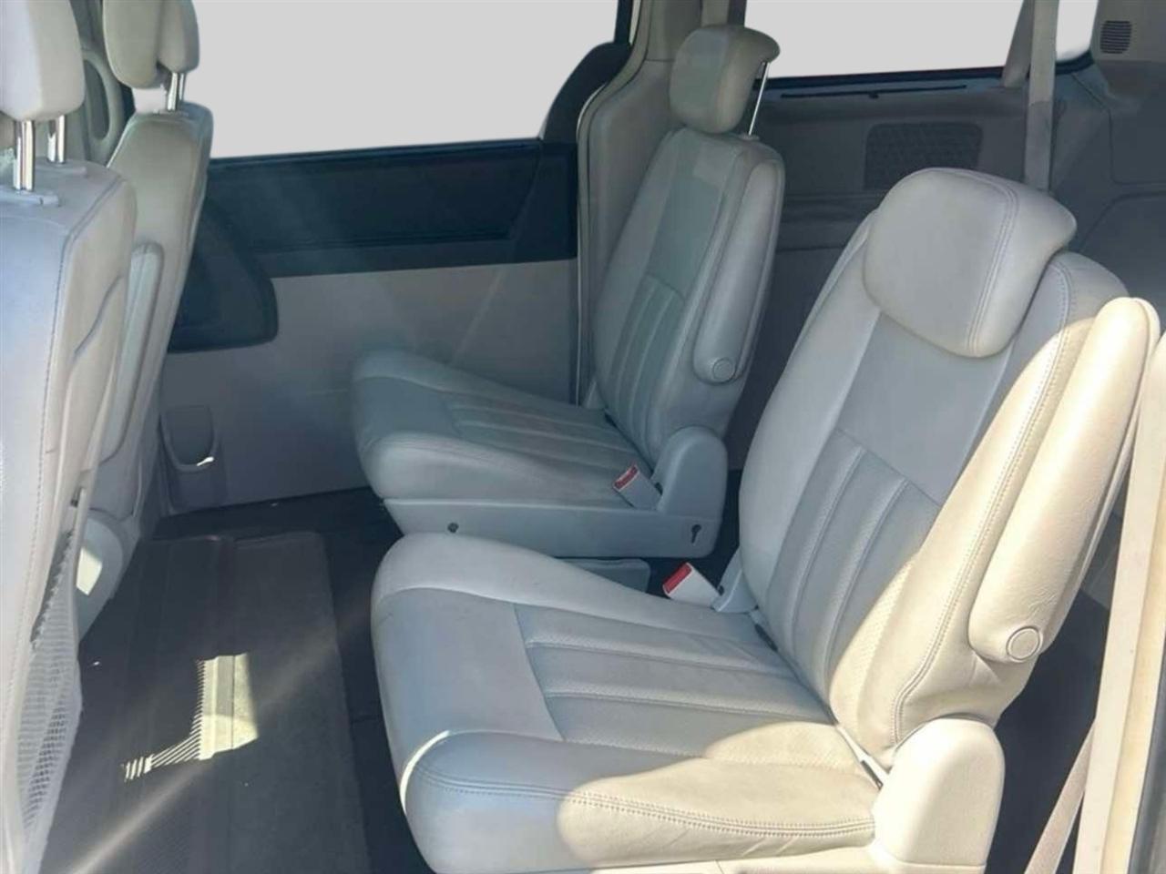 Chrysler Town & Country 4dr Wgn Touring Plus 2010