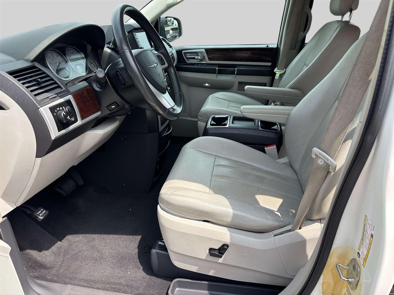 Chrysler Town & Country 4dr Wgn Touring Plus 2010
