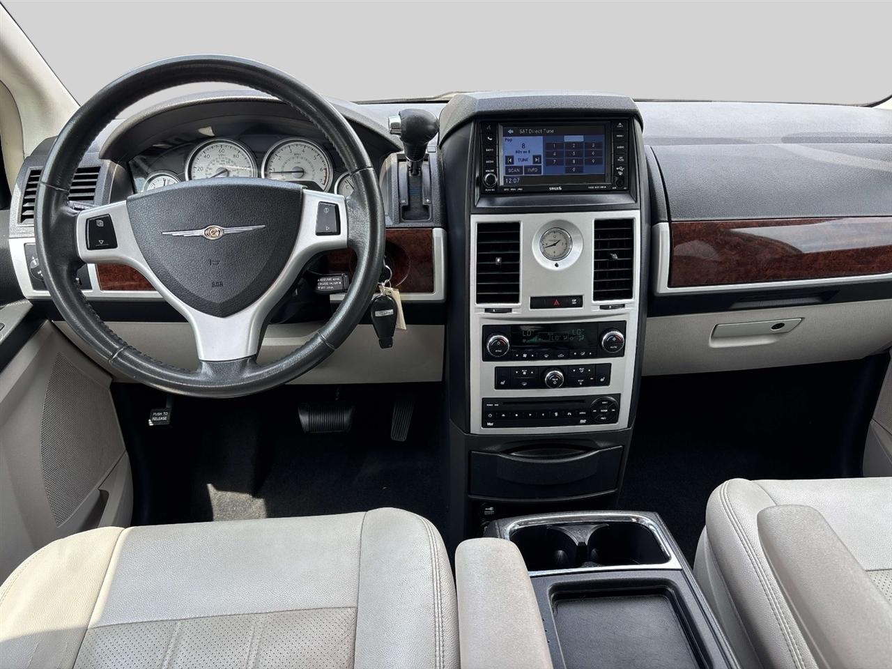 Chrysler Town & Country 4dr Wgn Touring Plus 2010