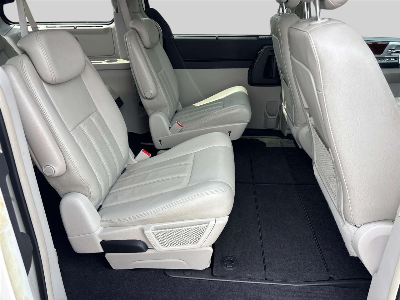Chrysler Town & Country 4dr Wgn Touring Plus 2010