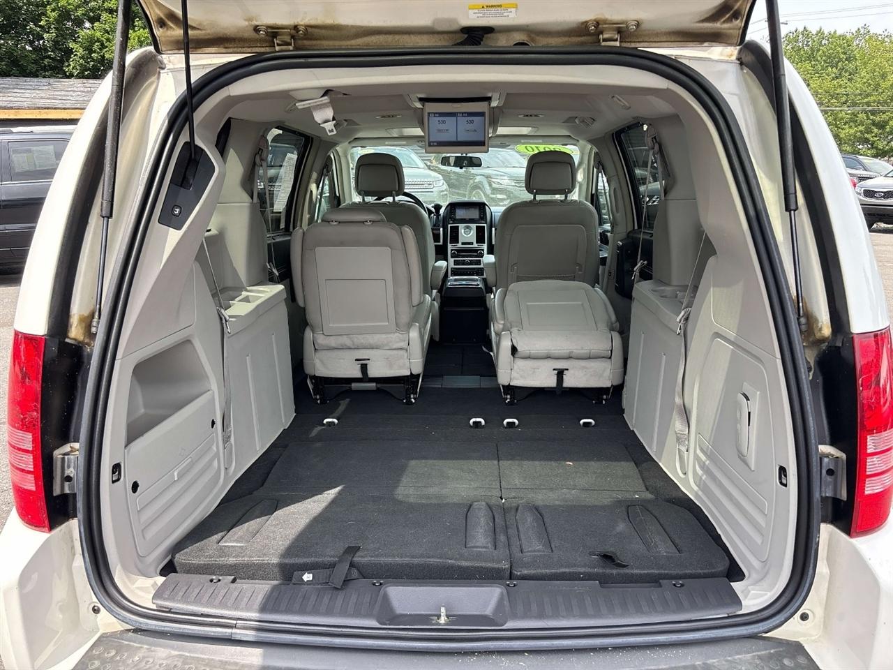 Chrysler Town & Country 4dr Wgn Touring Plus 2010