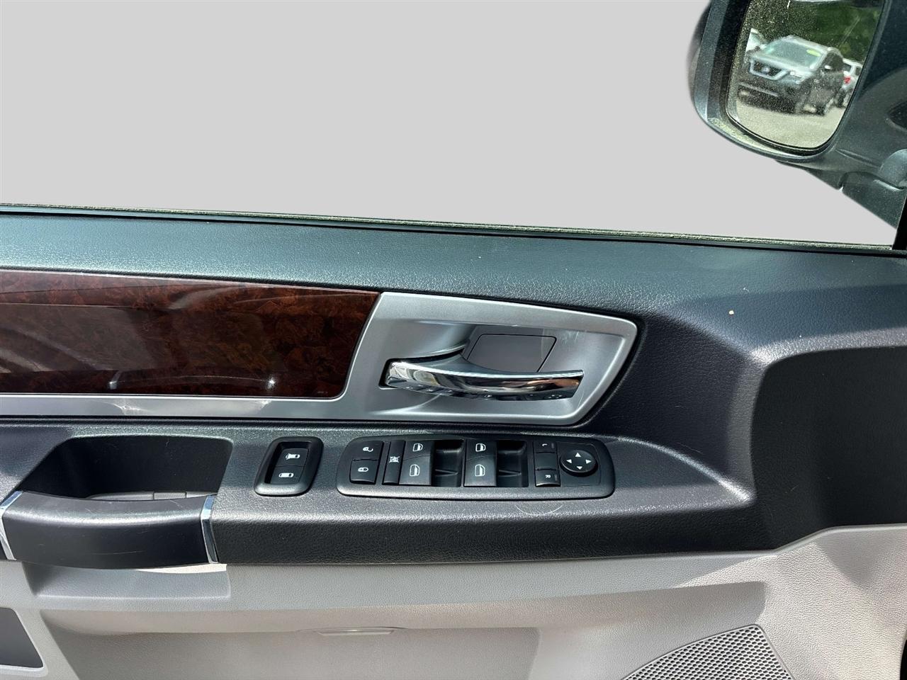 Chrysler Town & Country 4dr Wgn Touring Plus 2010