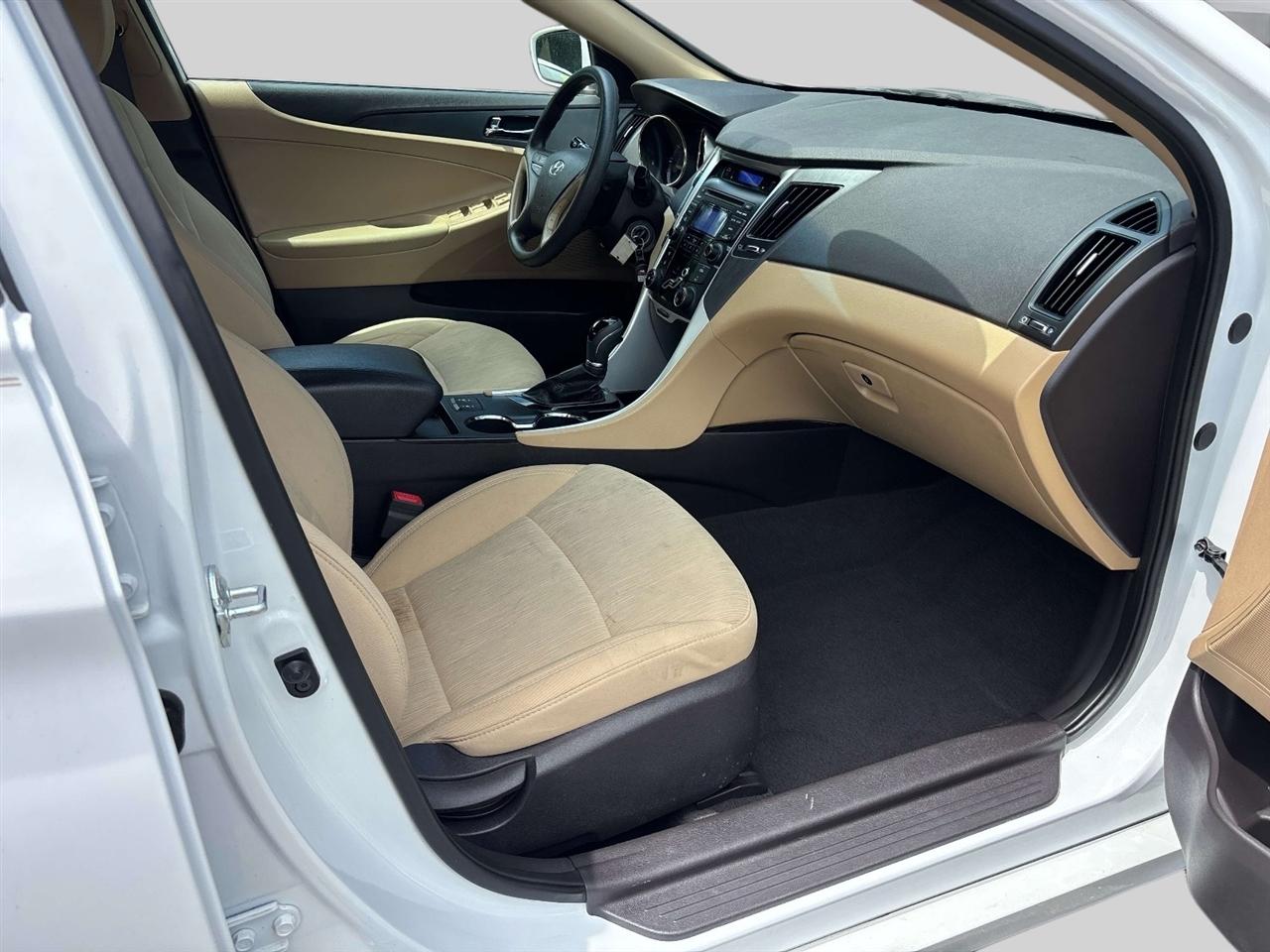 Hyundai Sonata 4dr Sdn 2.4L Auto GLS 2013