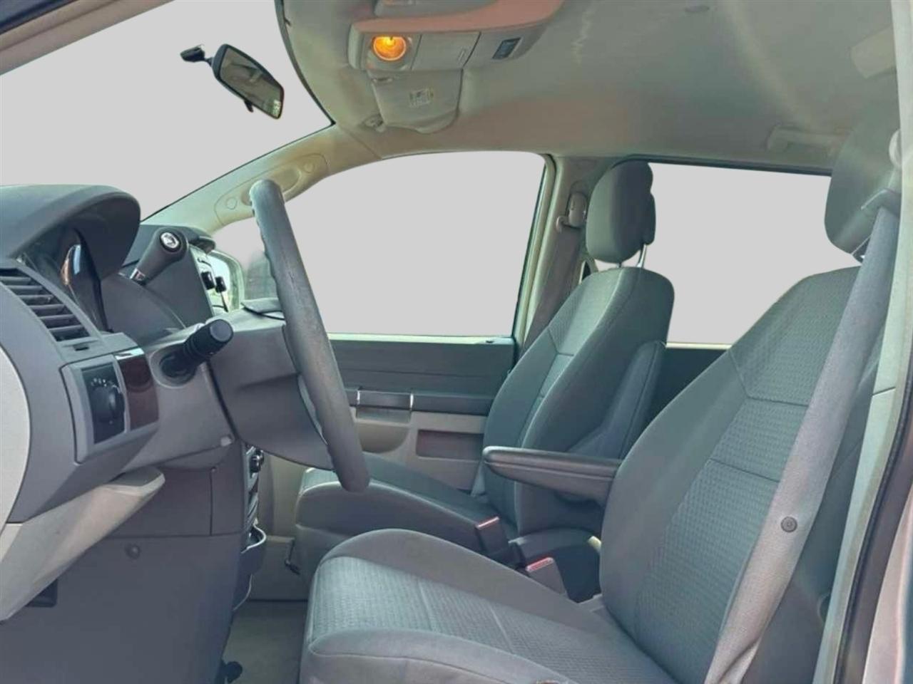 Chrysler Town & Country 4dr Wgn LX 2010
