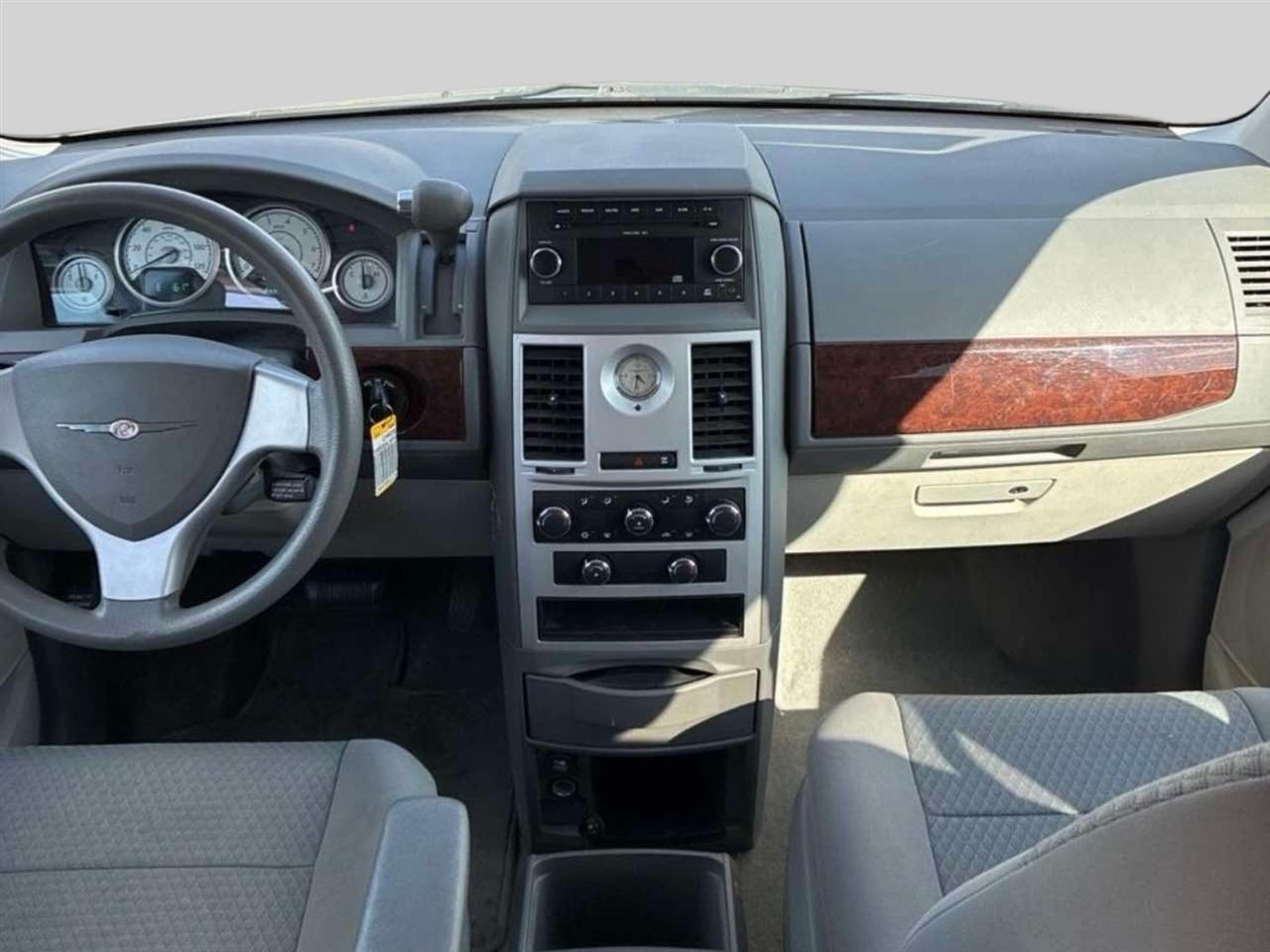 Chrysler Town & Country 4dr Wgn LX 2010