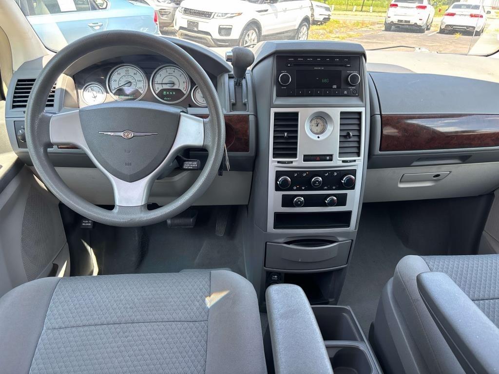 Chrysler Town & Country 4dr Wgn LX 2010