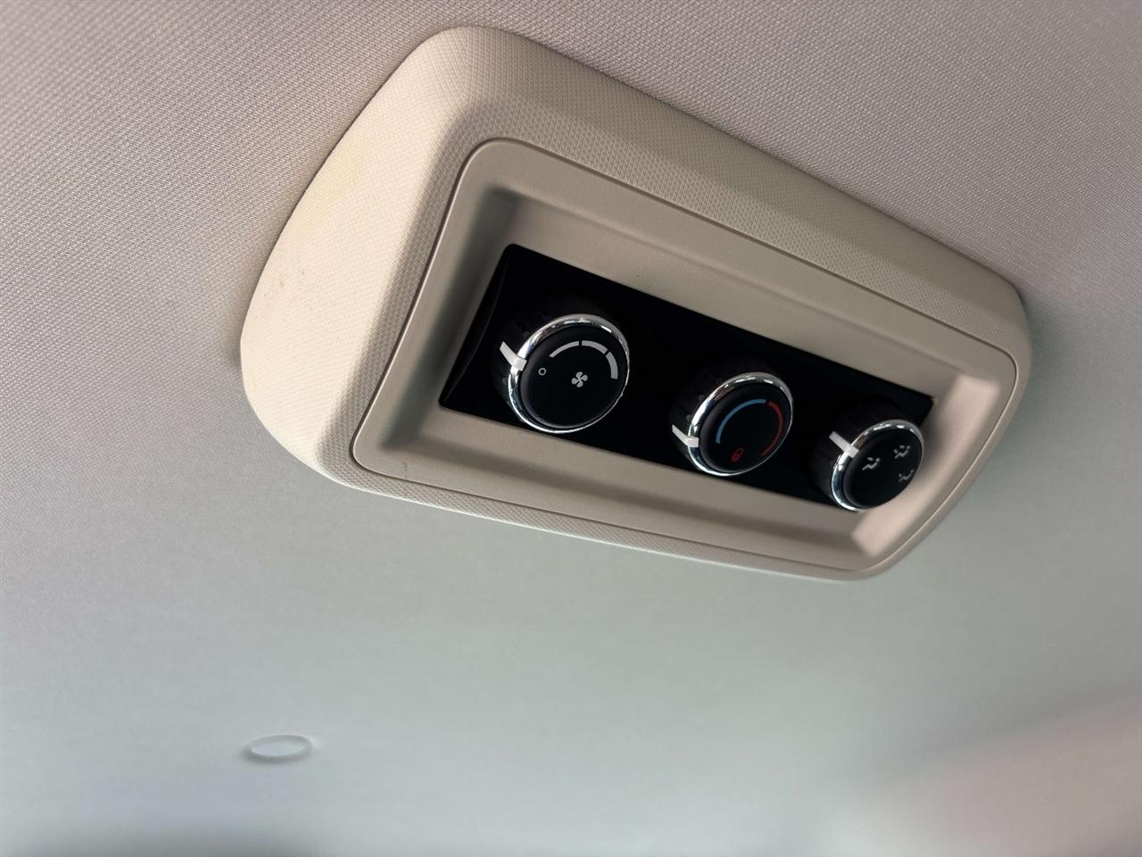Chrysler Town & Country 4dr Wgn LX 2010