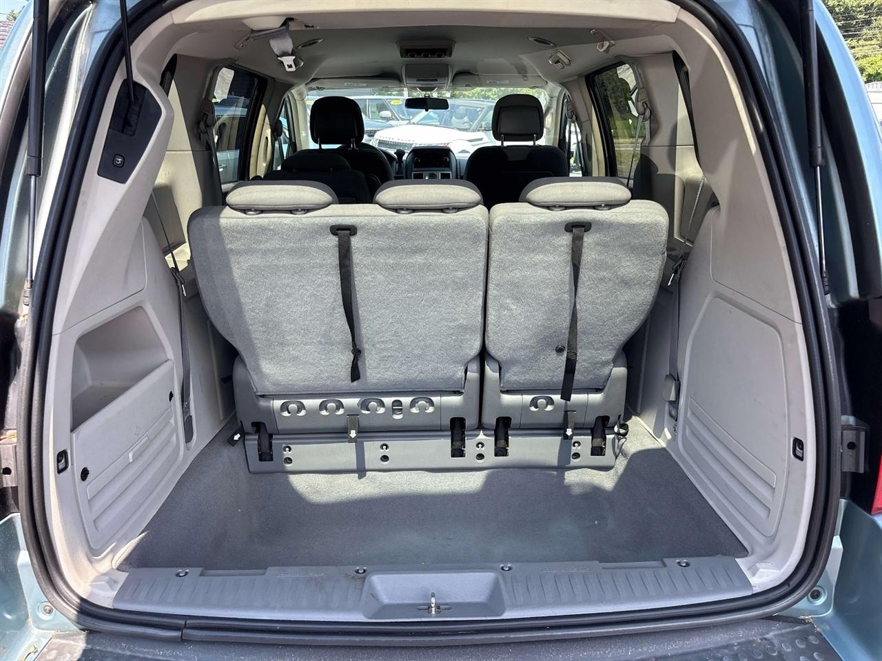 Chrysler Town & Country 4dr Wgn LX 2010