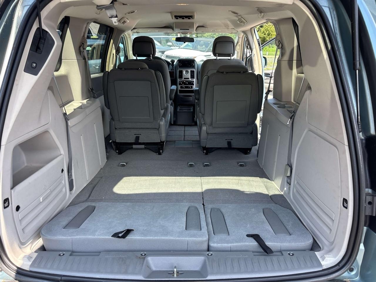Chrysler Town & Country 4dr Wgn LX 2010