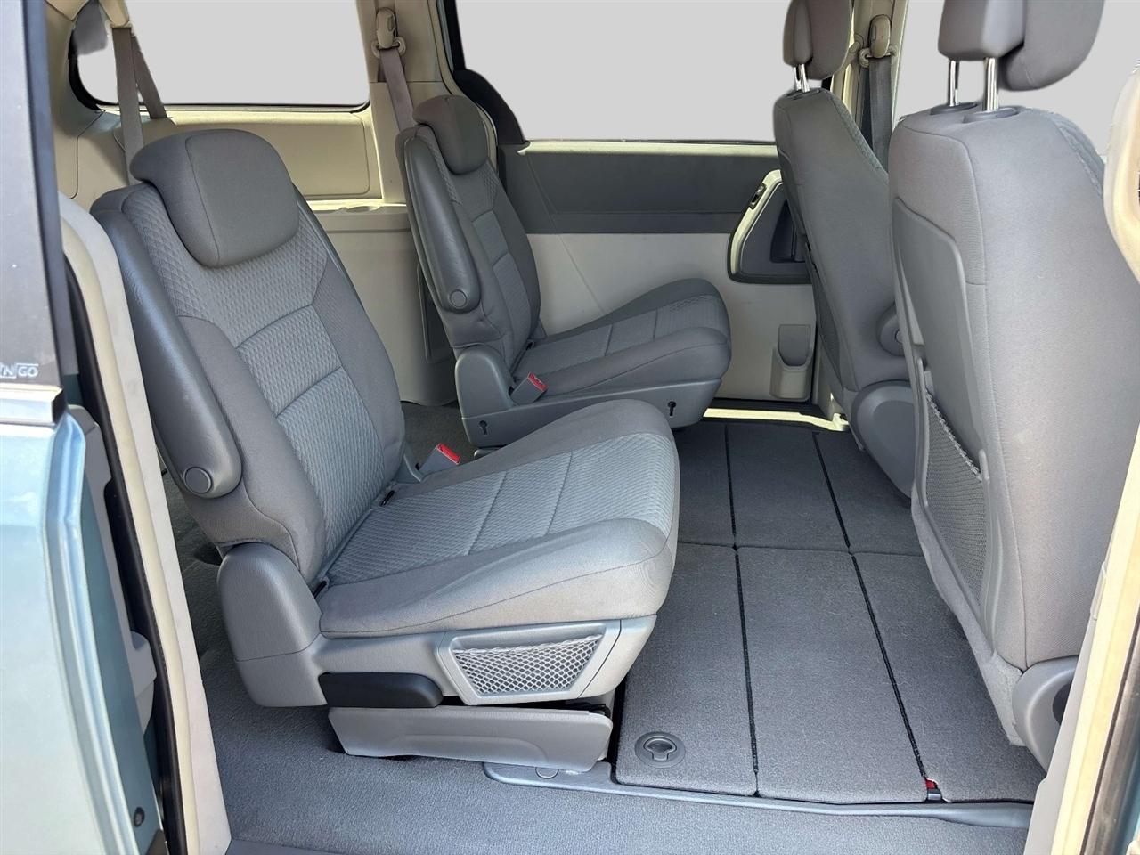 Chrysler Town & Country 4dr Wgn LX 2010