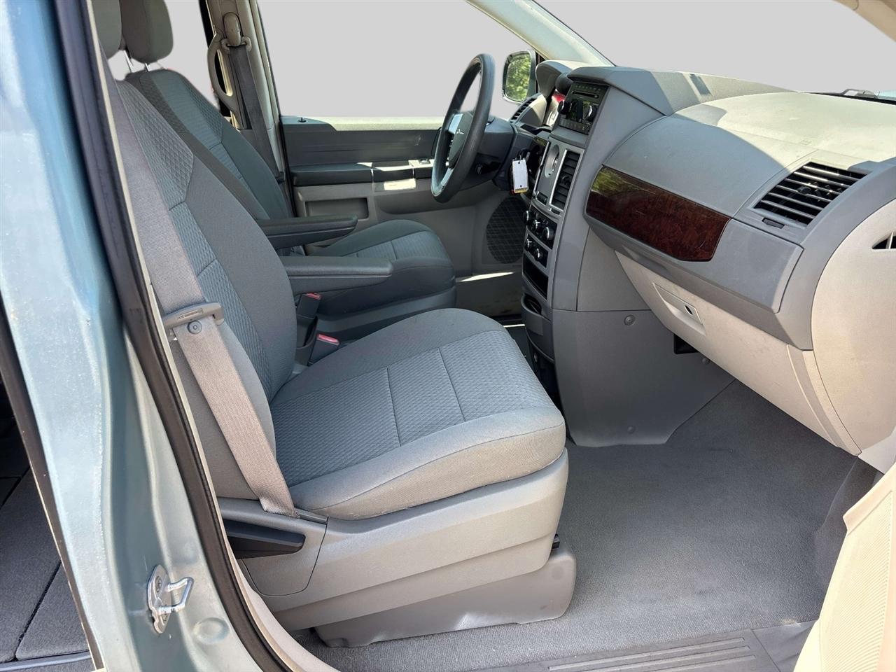Chrysler Town & Country 4dr Wgn LX 2010
