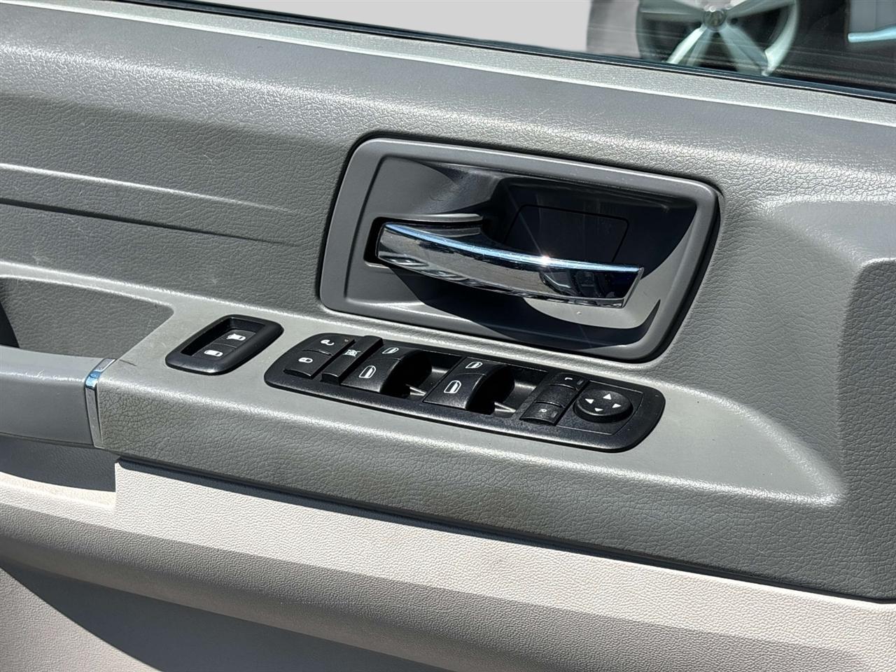 Chrysler Town & Country 4dr Wgn LX 2010