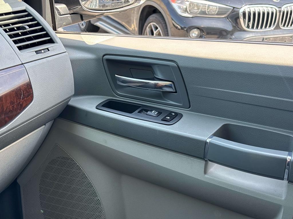 Chrysler Town & Country 4dr Wgn LX 2010